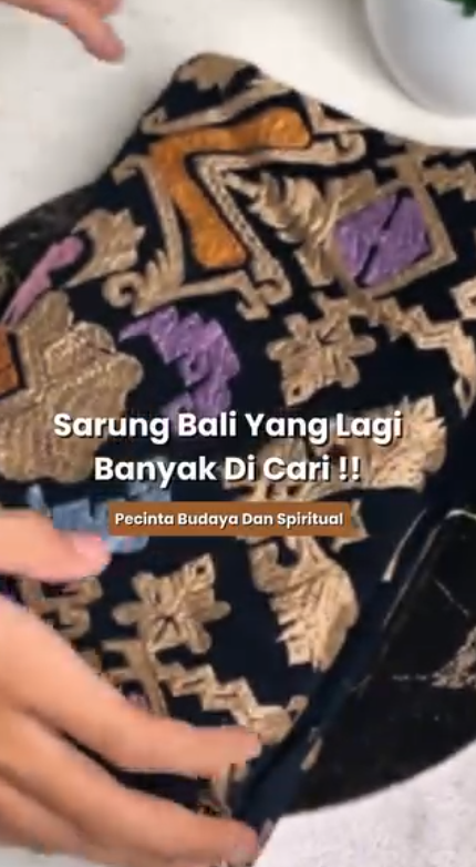 <p>Salah satu Sarung Bali yang sedang banyak dicar